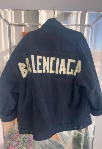 https://vipluxury.sk/Balenciaga riflová bunda