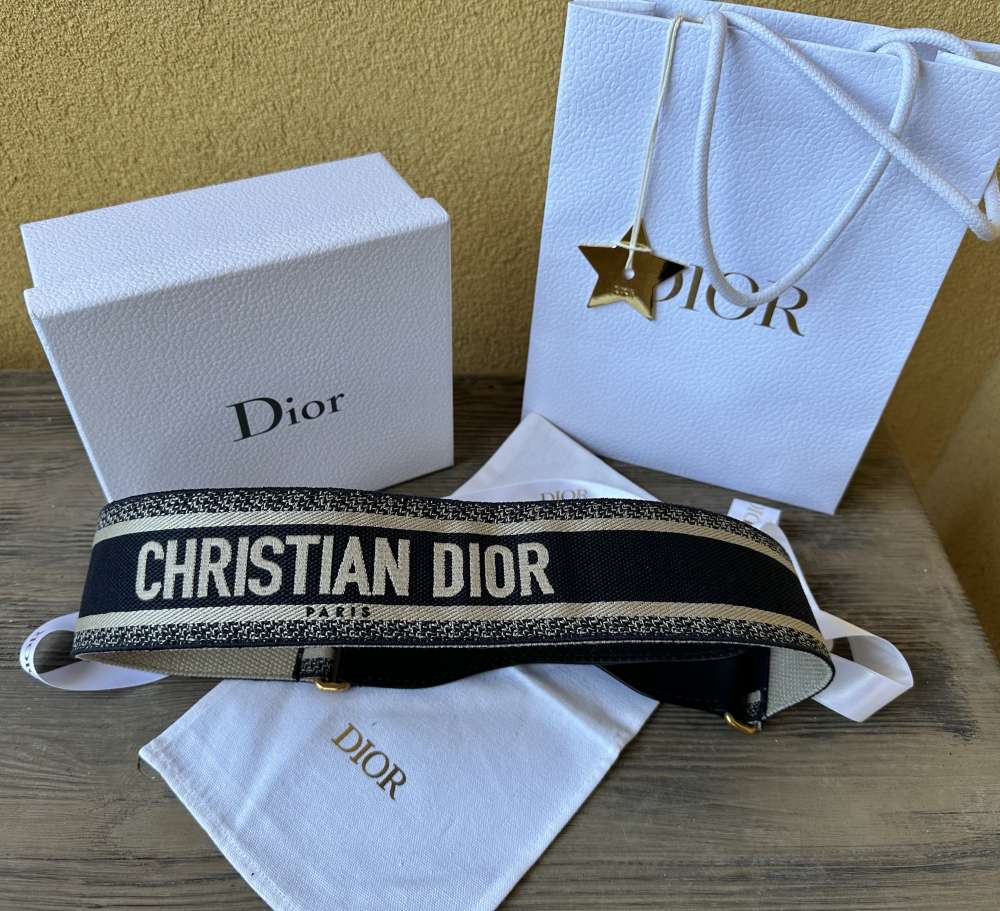 Nový pásek Dior