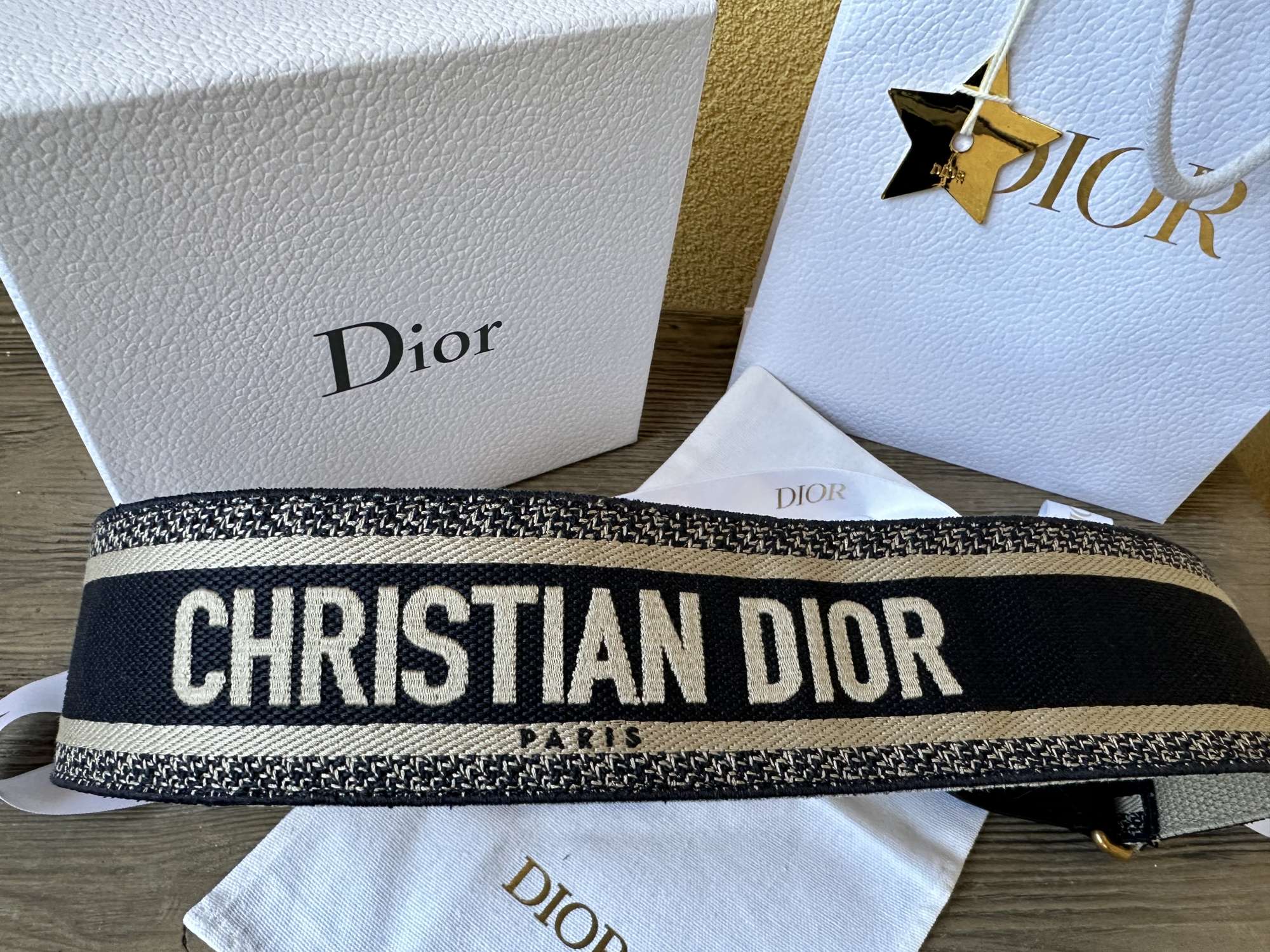 Nový pásek Dior