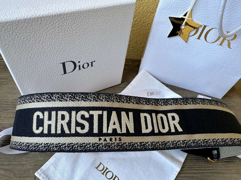Nový pásek Dior