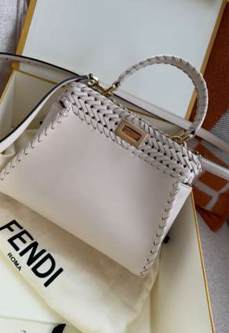 https://vipluxury.sk/Fendi Peekaboo kabelka