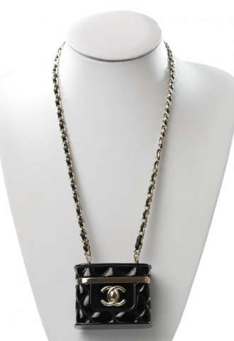 https://vipluxury.sk/Chanel mini kabelka/nahrdelnik/privesok