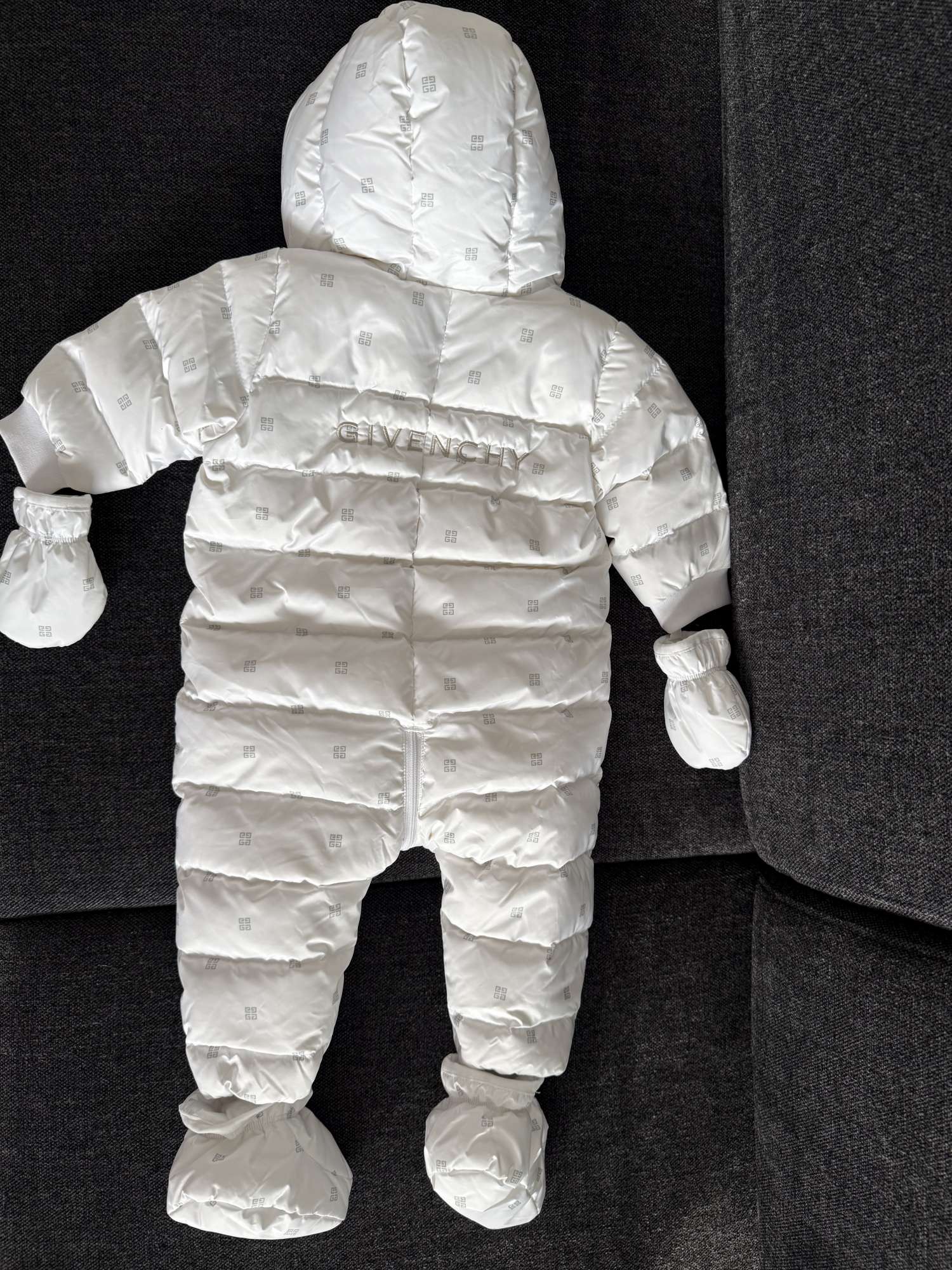 Givenchy overál