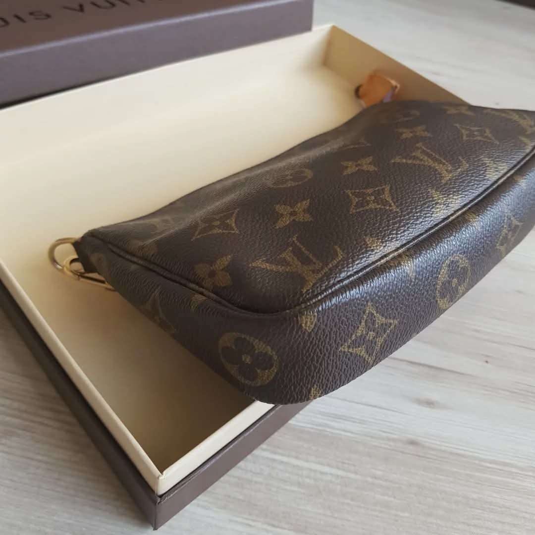 Louis Vuitton Pochette Accessoires