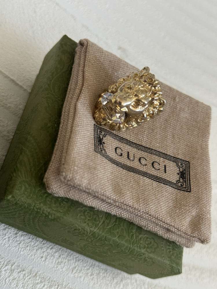 Gucci damsky prsten s kamenom