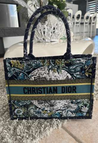 https://vipluxury.sk/Dior tote kabelka