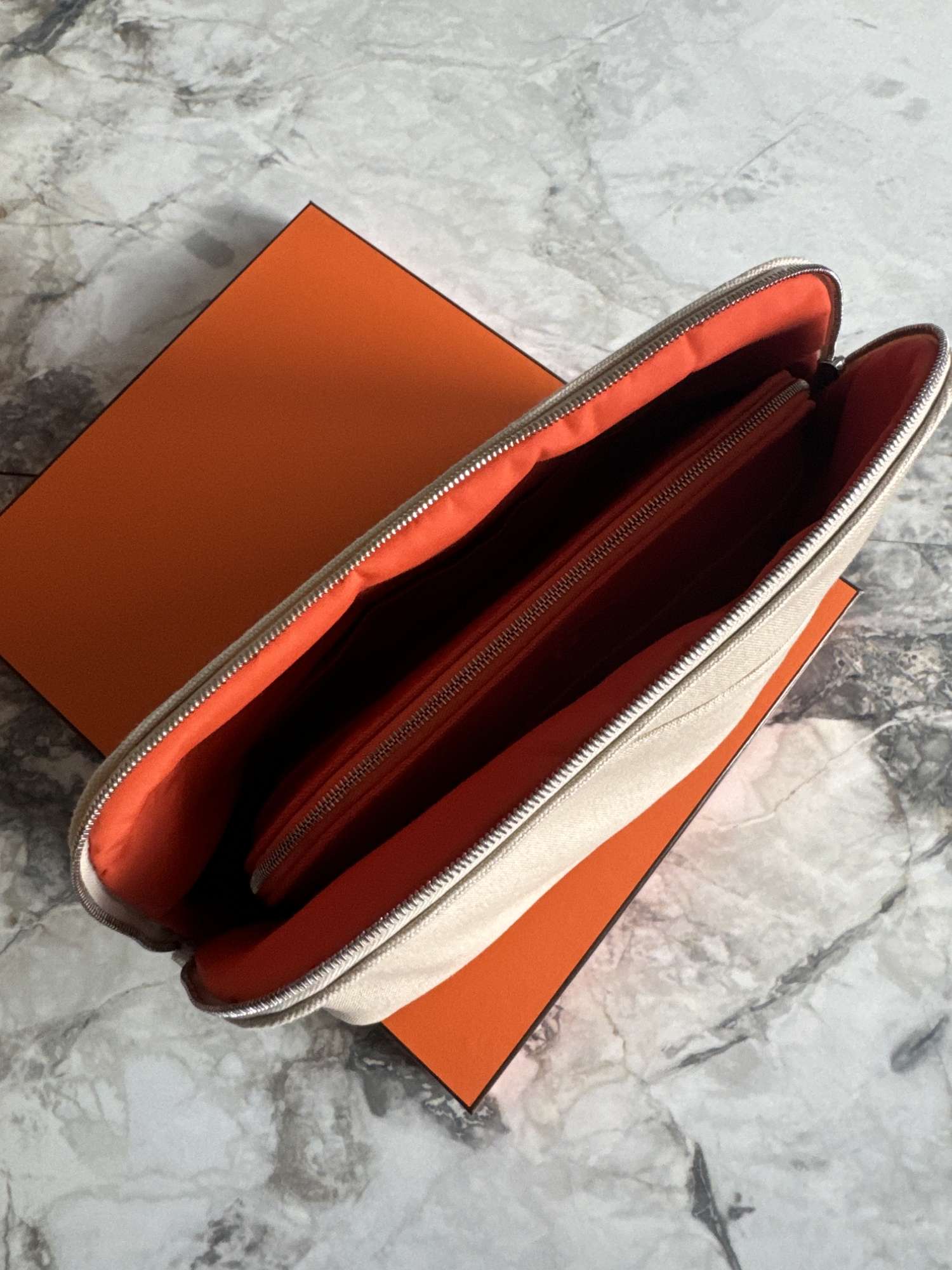 Hermès „Kirigami“ – Umenie praktickosti v ikonickom luxuse