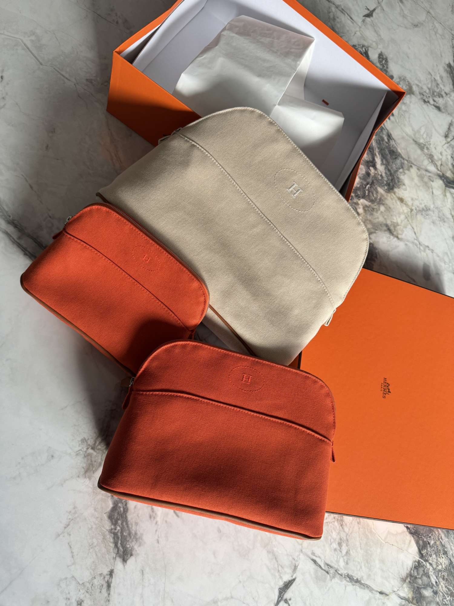 Hermès „Kirigami“ – Umenie praktickosti v ikonickom luxuse