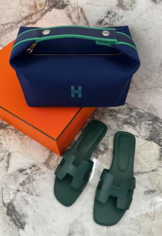 https://vipluxury.sk/Set Hermès: Nadčasová harmónia elegancie a farieb