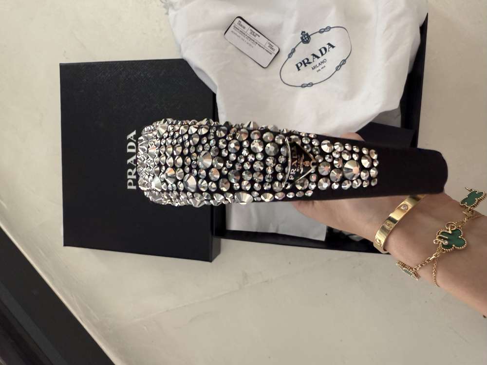 Praha čelenka s kameňmi balenie k nej ako na fotke.