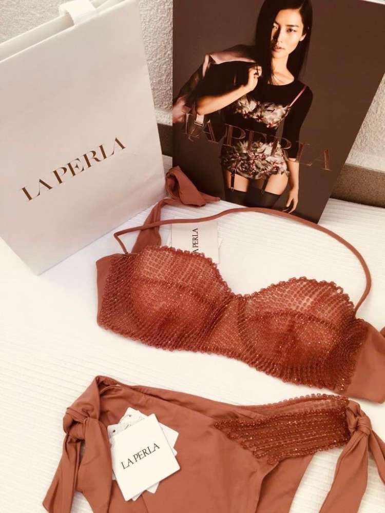 LA PERLA PLAVKY RUČNE VYŠÍVANÉ SWAROVSKÉHO KRYŠTÁLMI