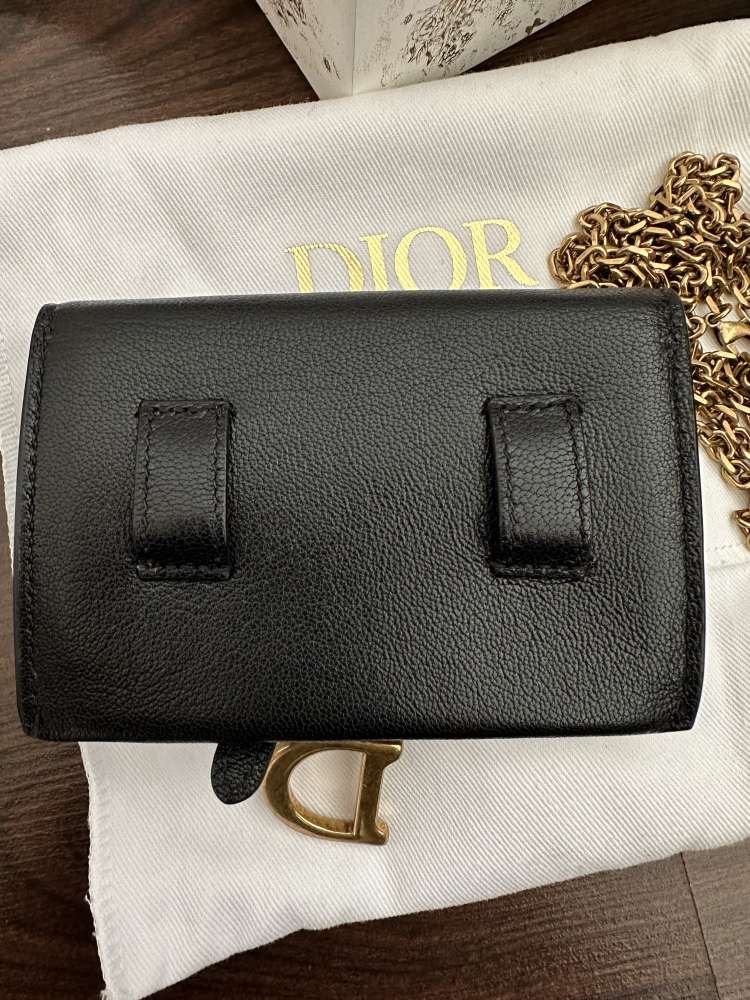 Puzdro Dior SADDLE NANO z čiernej kozej kože