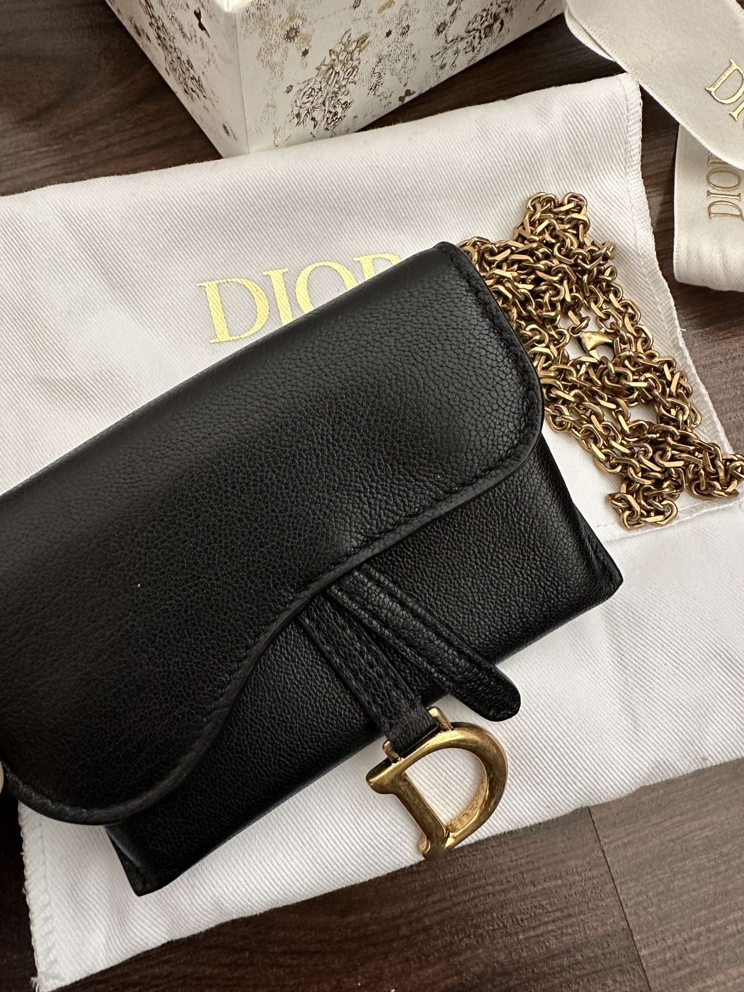 Puzdro Dior SADDLE NANO z čiernej kozej kože