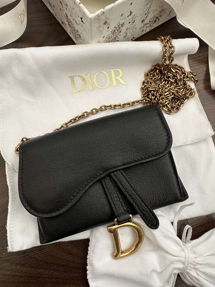 Puzdro Dior SADDLE NANO z čiernej kozej kože