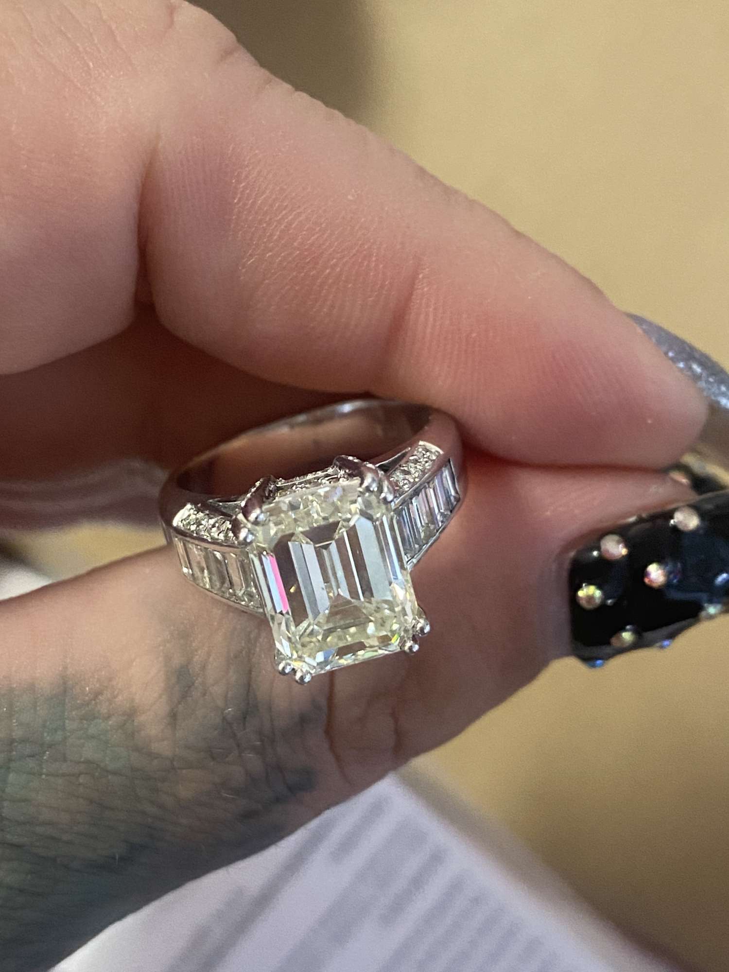 Diamantový prsteň 750 centralni kamen 4,85ct