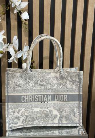 https://vipluxury.sk/Dior tote bag