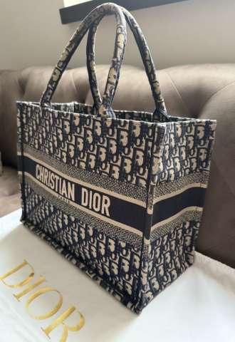 https://vipluxury.sk/Christian Dior tote bag