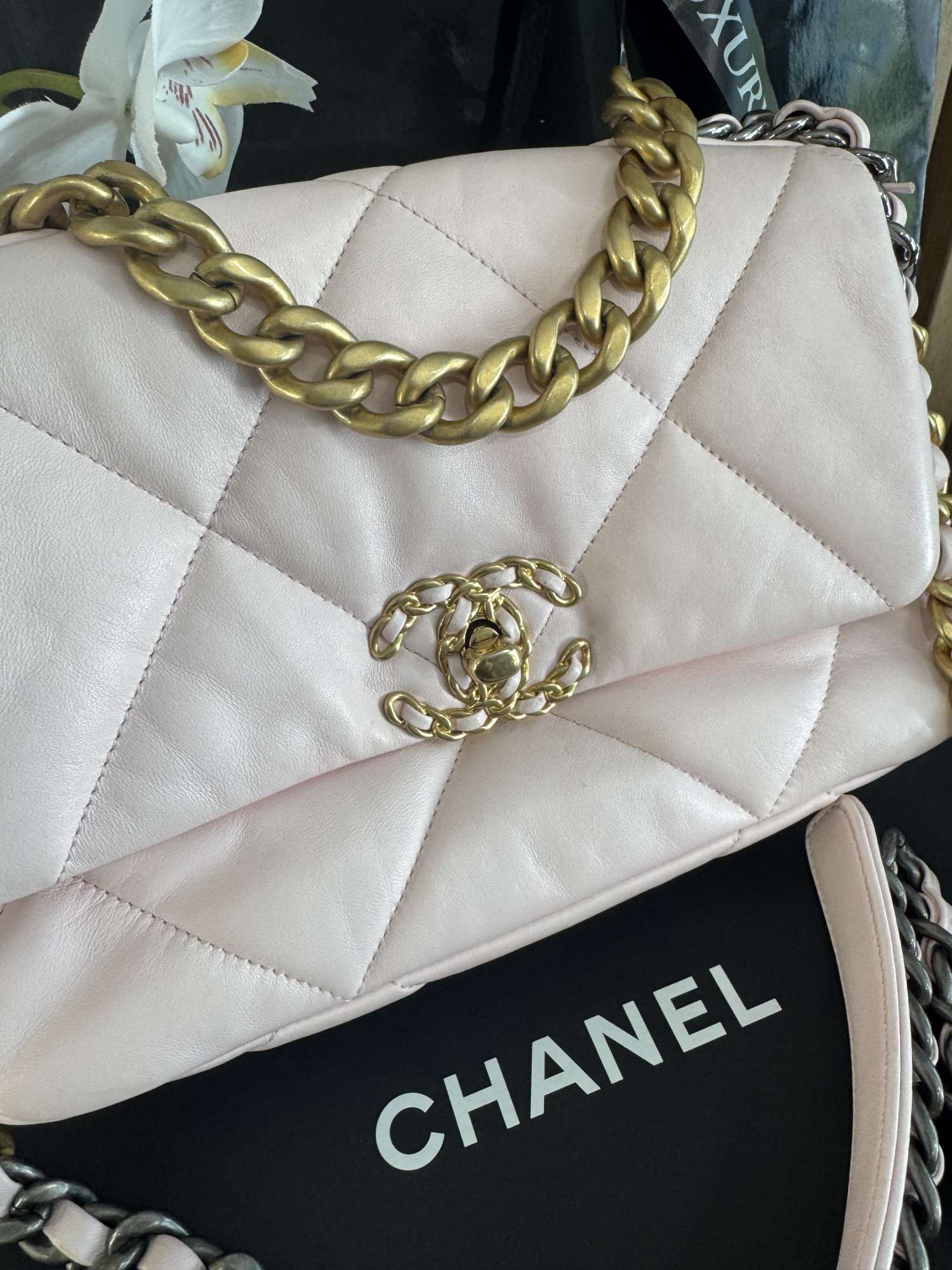 Chanel 19 small