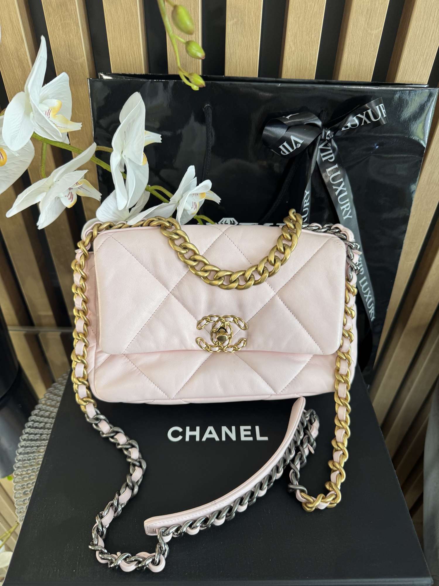 Chanel 19 small