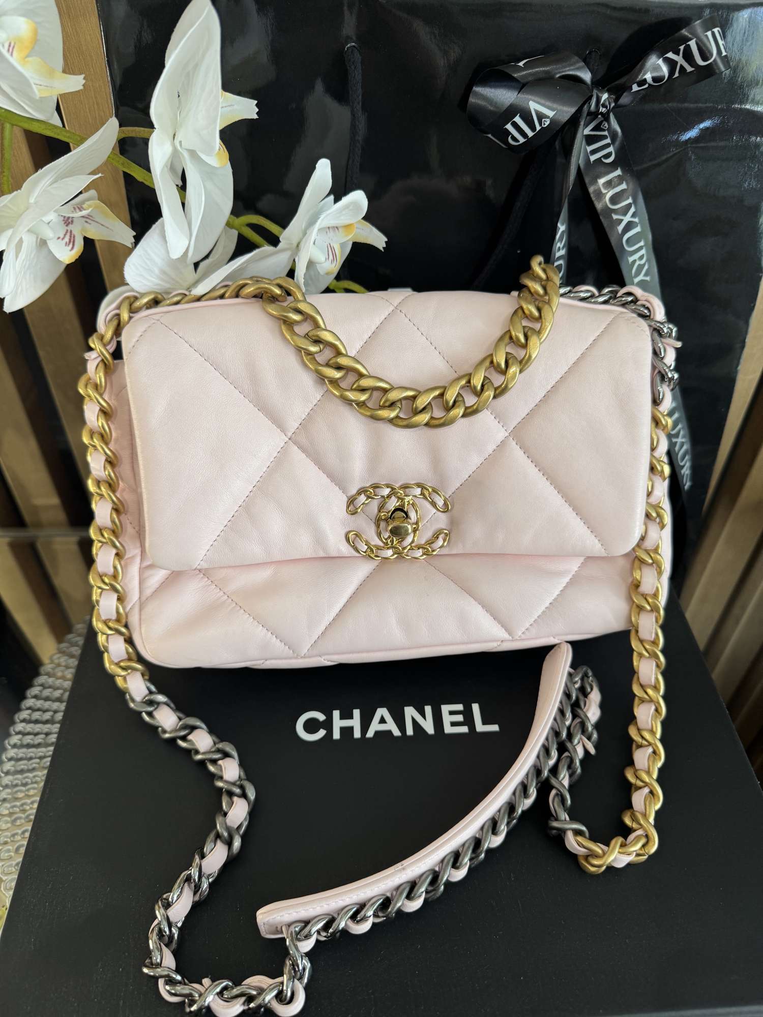 Chanel 19 small