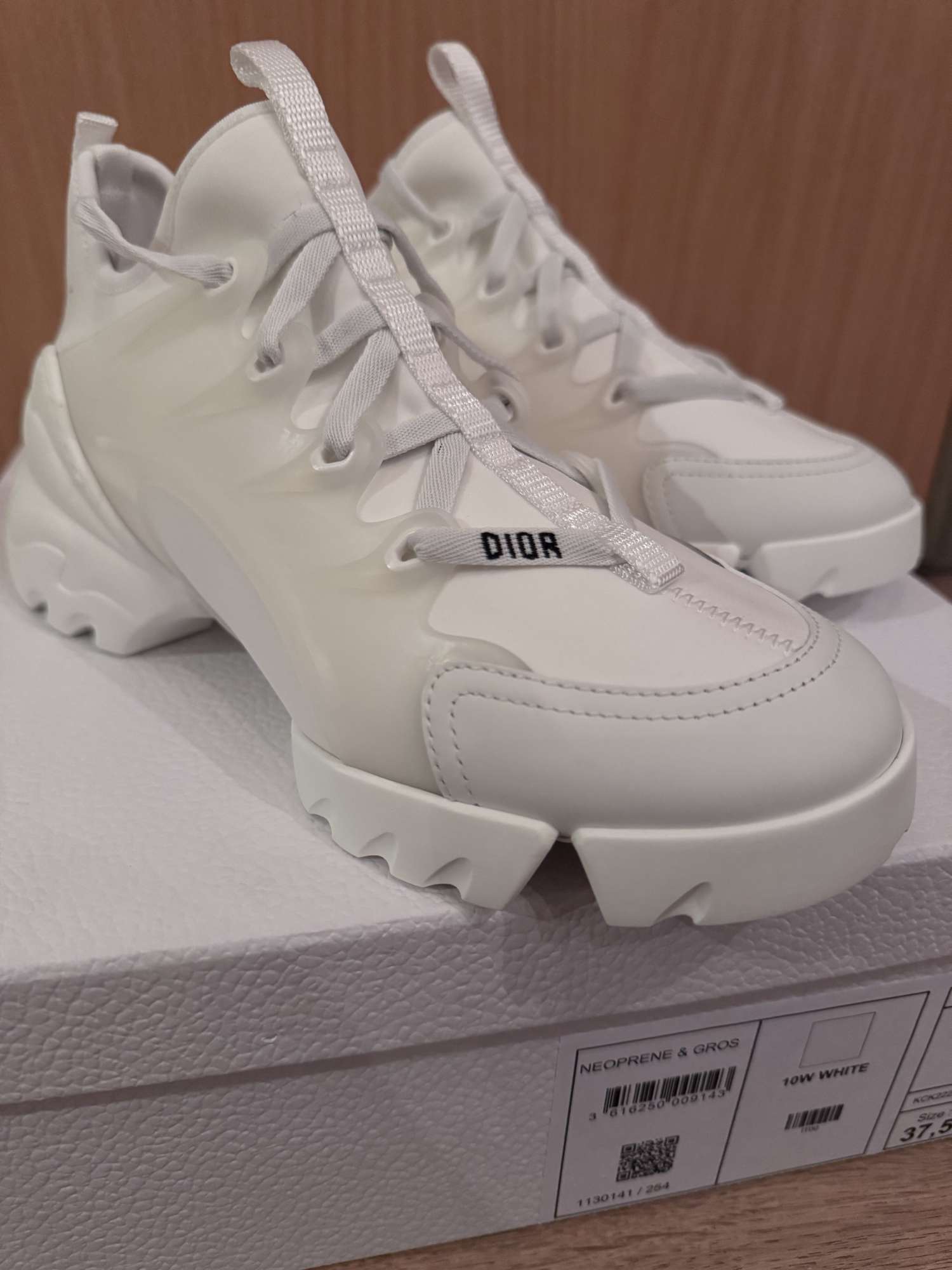 Dior D-connect white