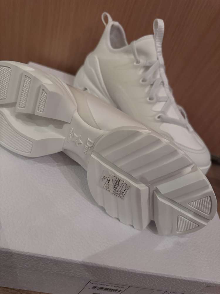 Dior D-connect white