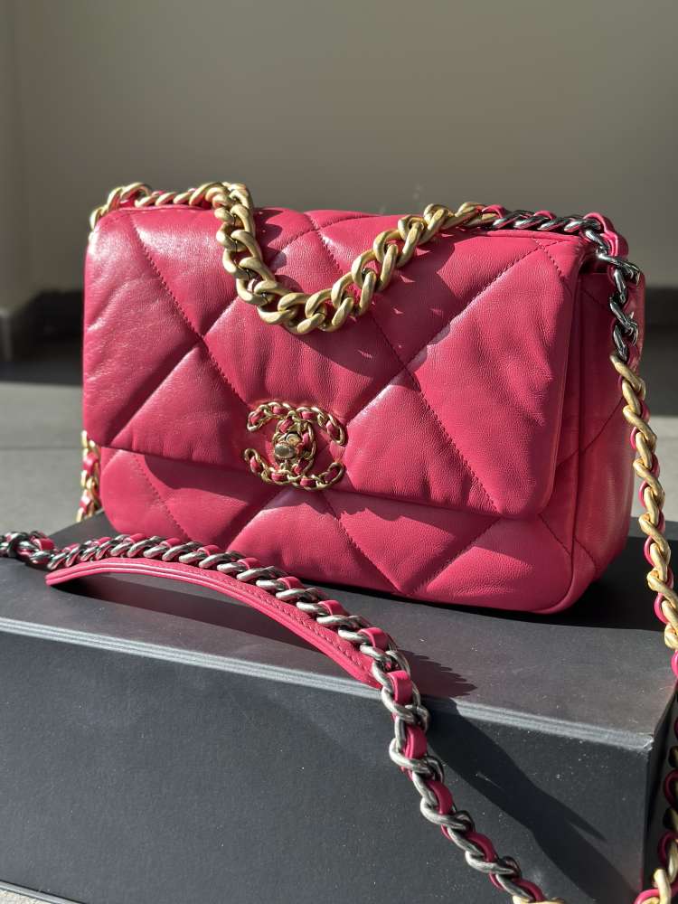 Chanel 19