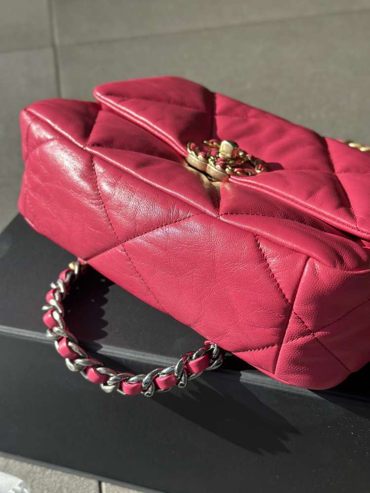 Chanel 19