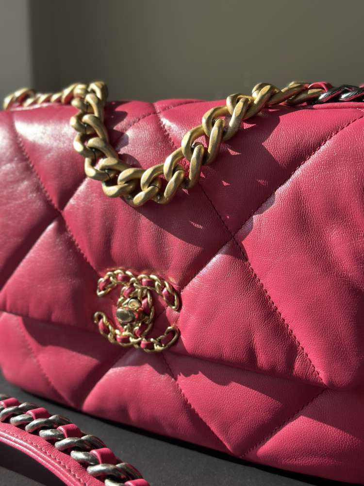 Chanel 19