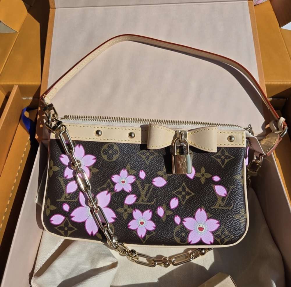 LV x Murakami pochette