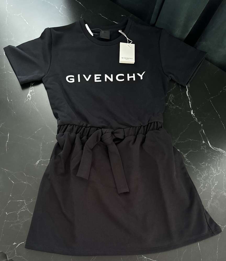 Givenchy saty