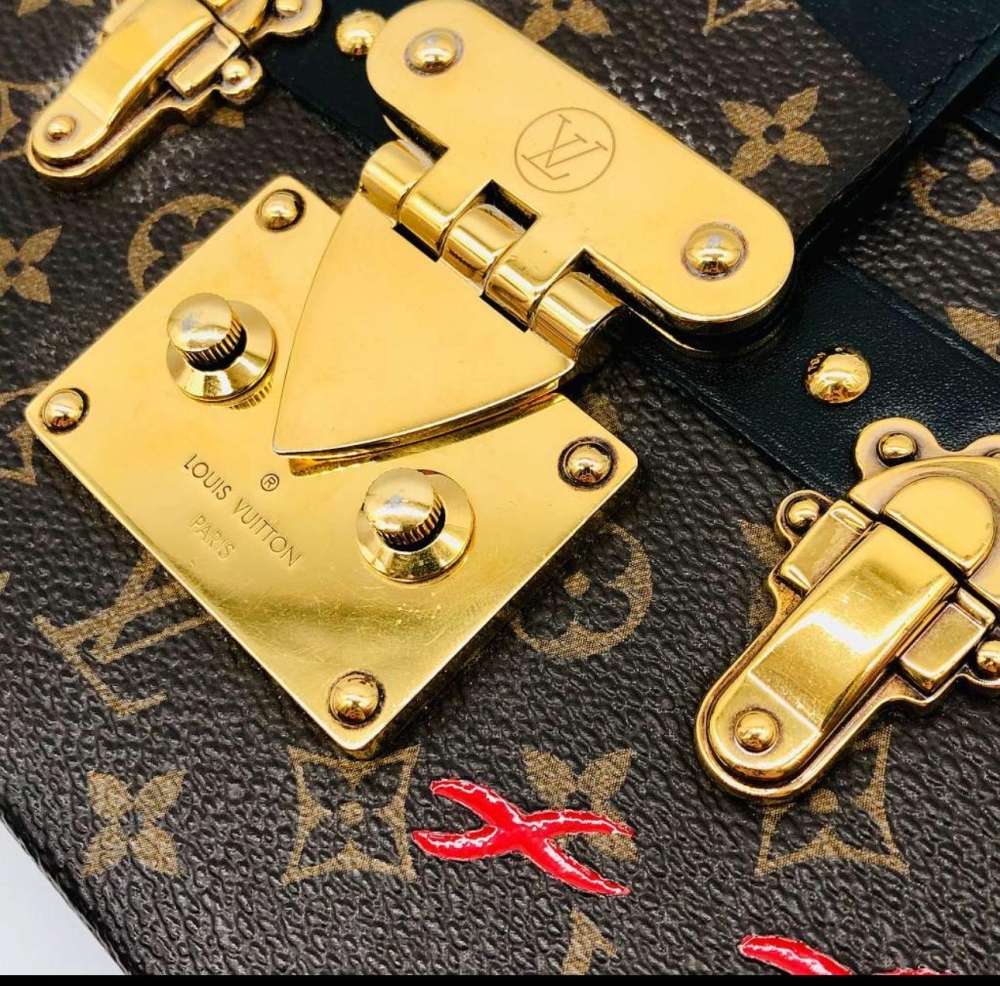 Louis Vuitton petite