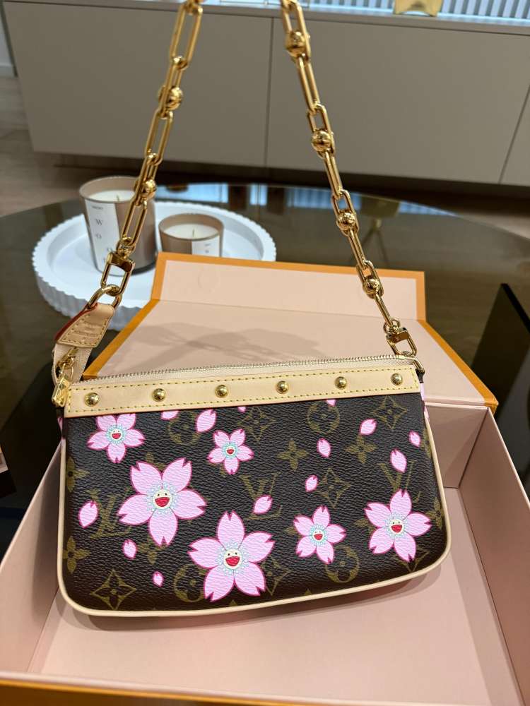 Louis Vuitton pochette