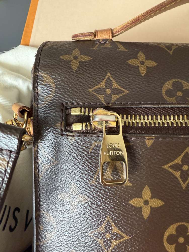 LV Metis monogram