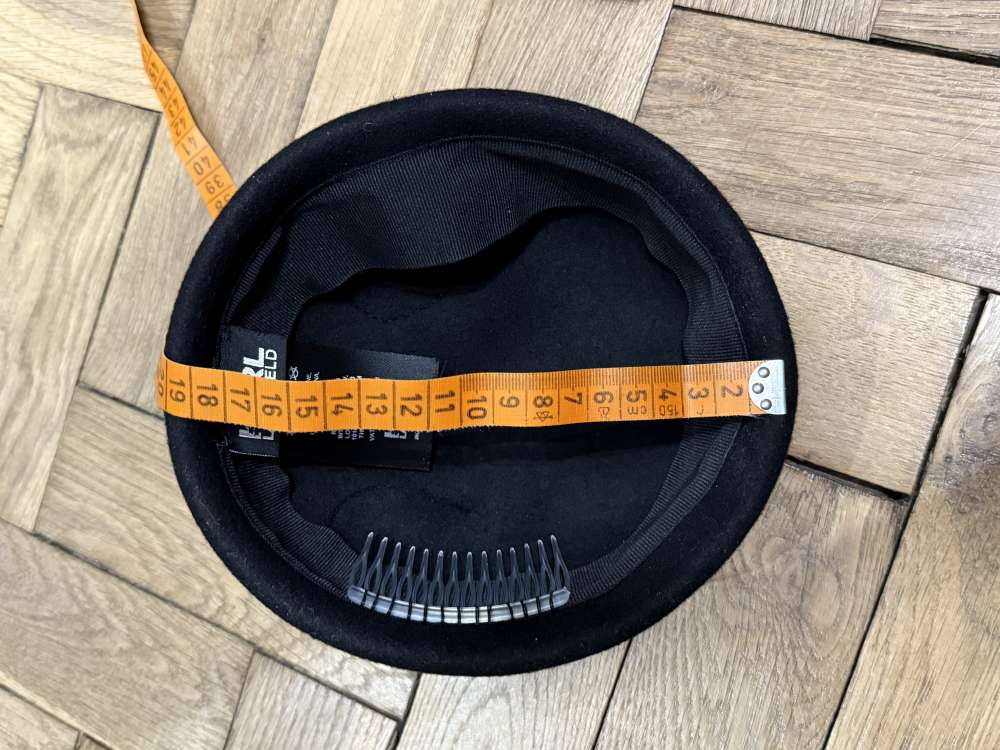 Klobucik Karl Lagerfeld