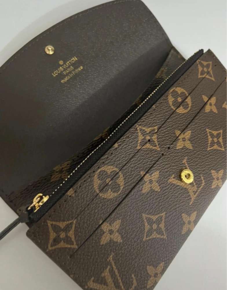 Lozis Vuitton peňaženka