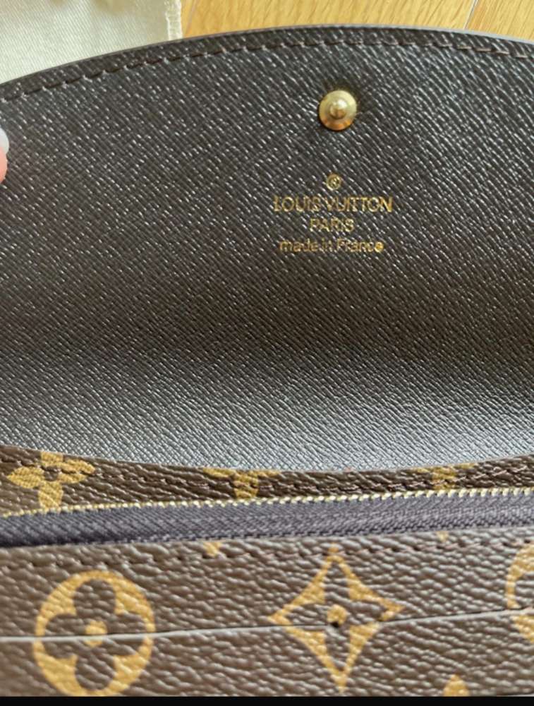 Lozis Vuitton peňaženka