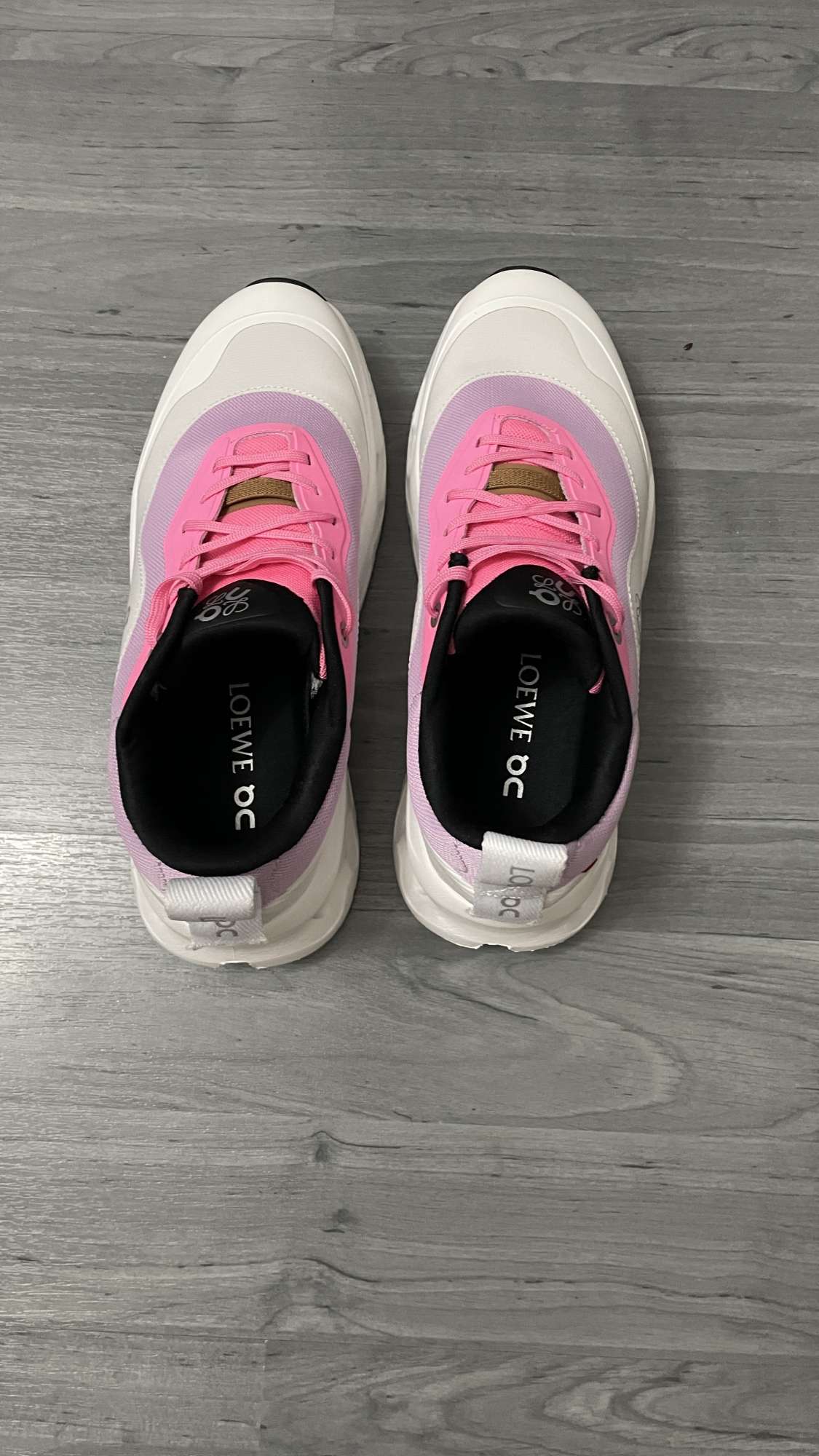 LOEWE x On Runing Cloudtilt Comfortable stylish women’s pink white.