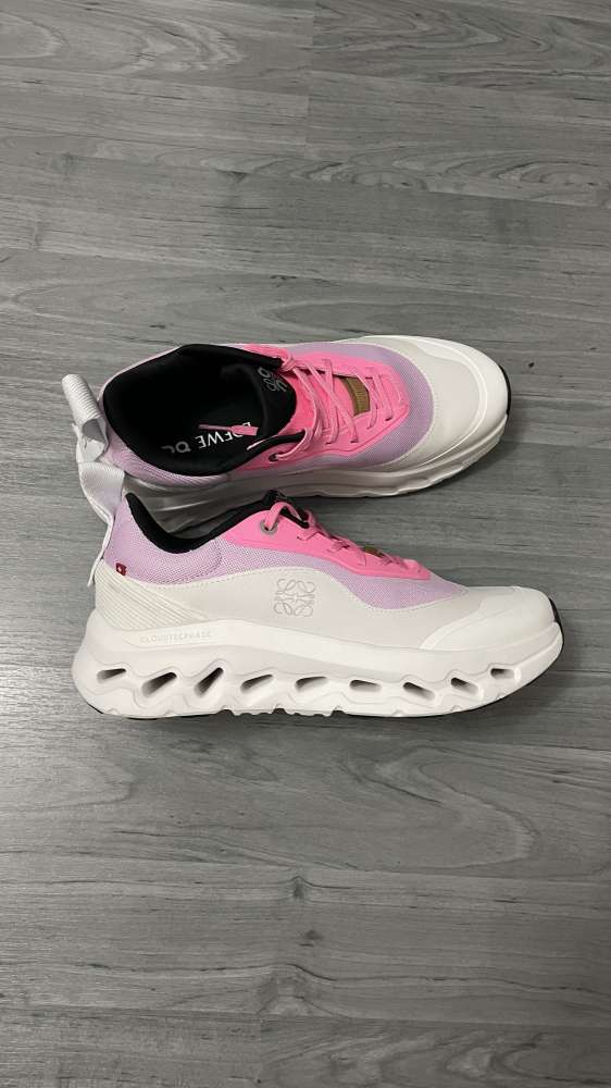 LOEWE x On Runing Cloudtilt Comfortable stylish women’s pink white.