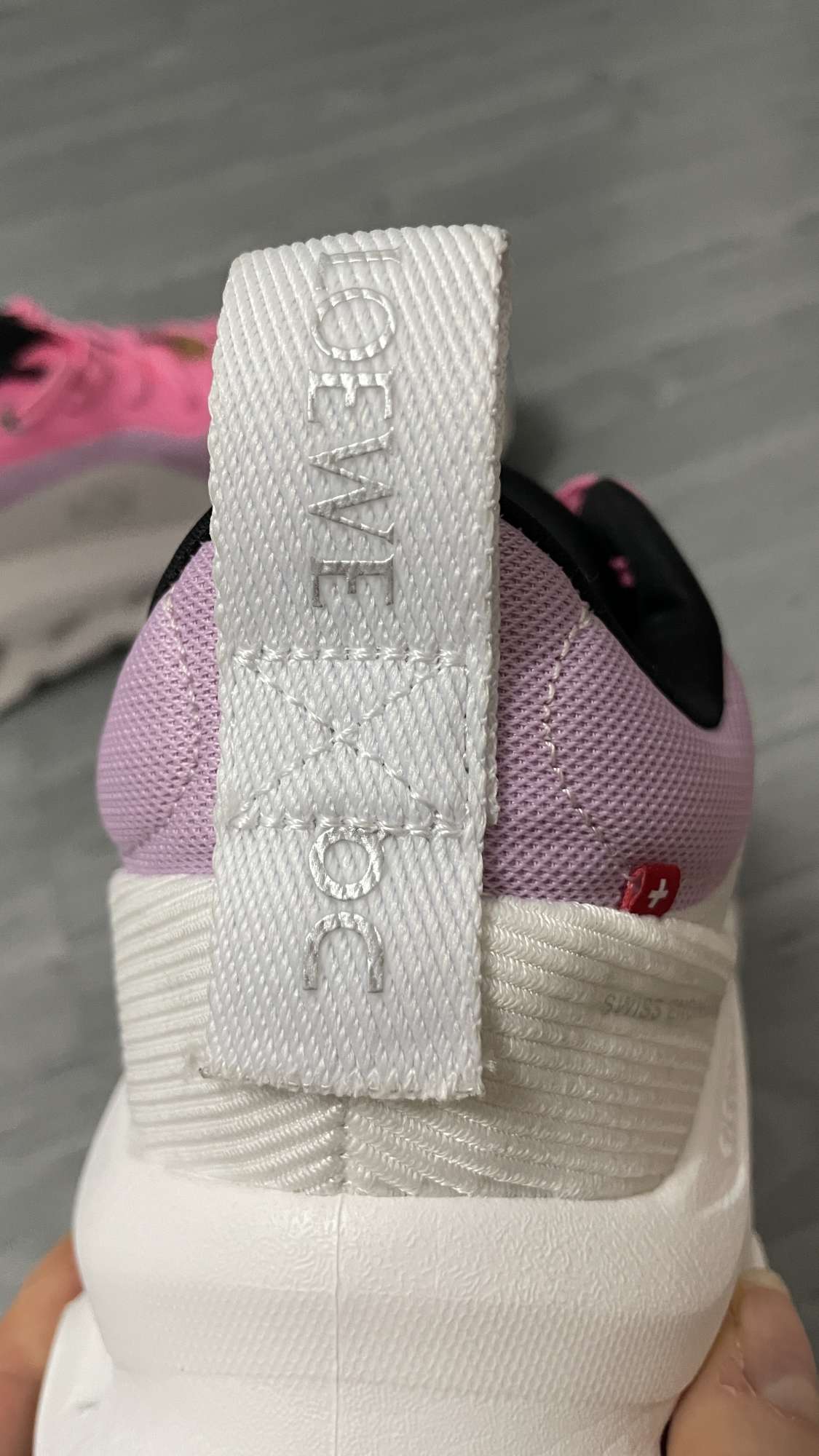LOEWE x On Runing Cloudtilt Comfortable stylish women’s pink white.