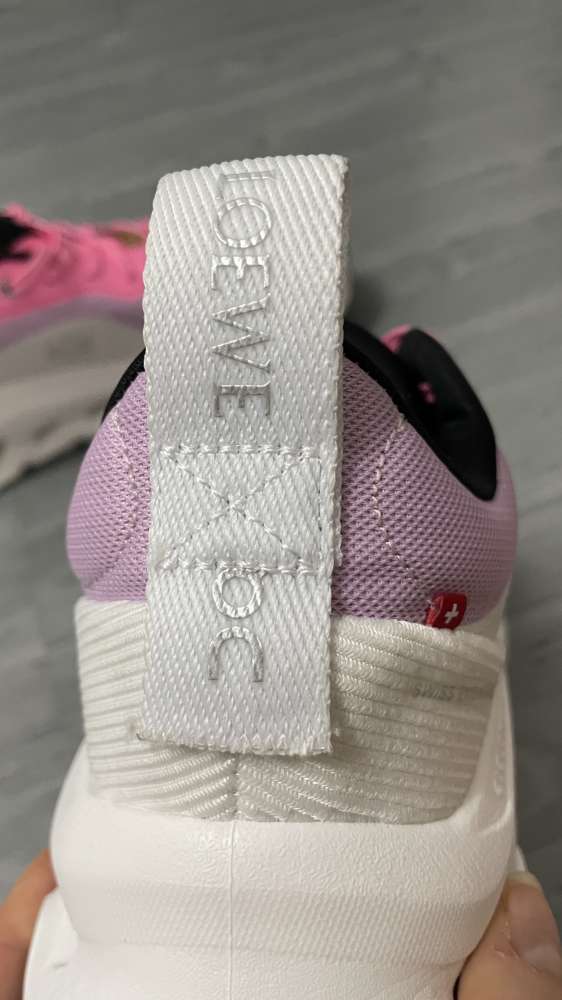LOEWE x On Runing Cloudtilt Comfortable stylish women’s pink white.