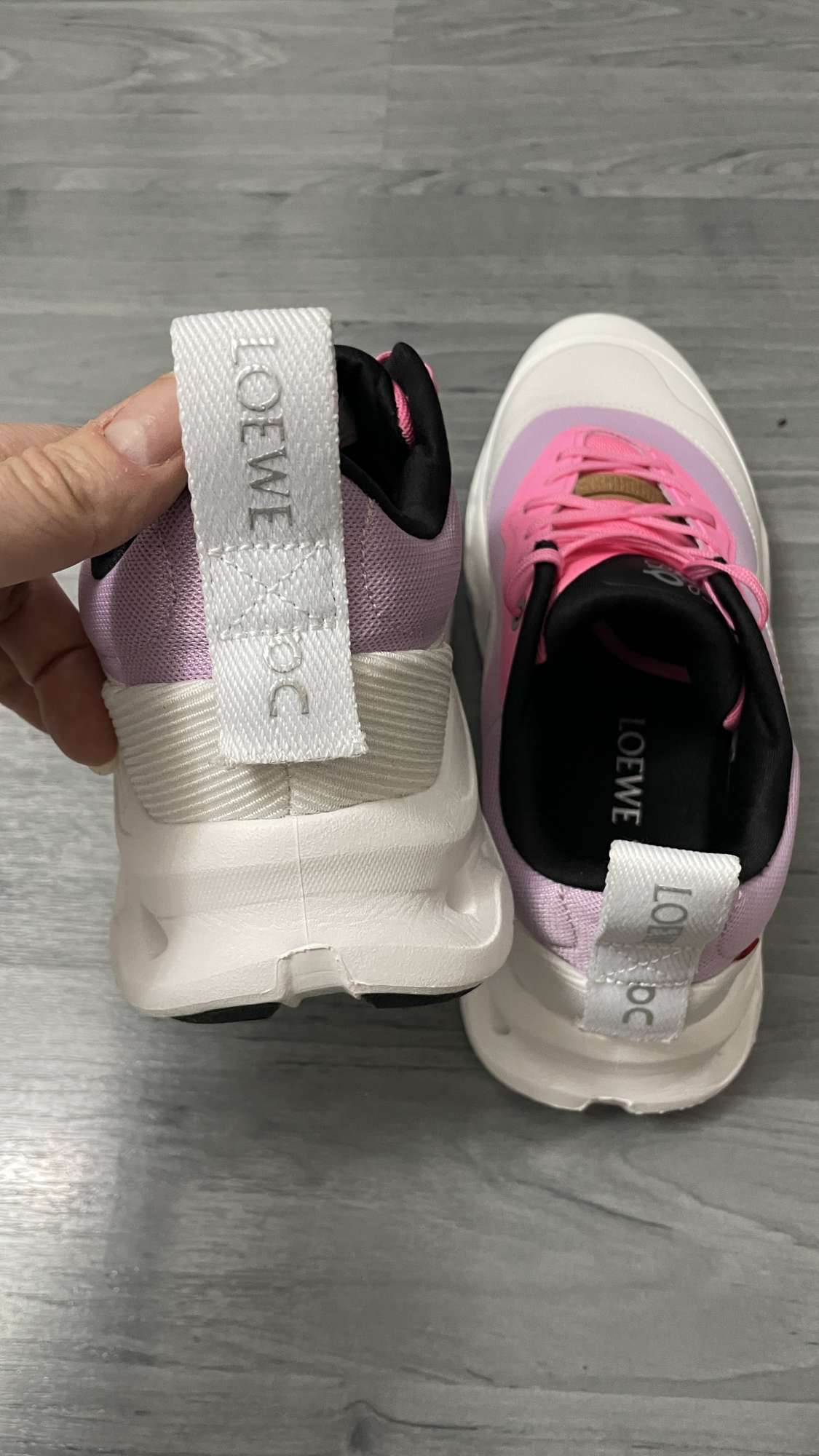 LOEWE x On Runing Cloudtilt Comfortable stylish women’s pink white.