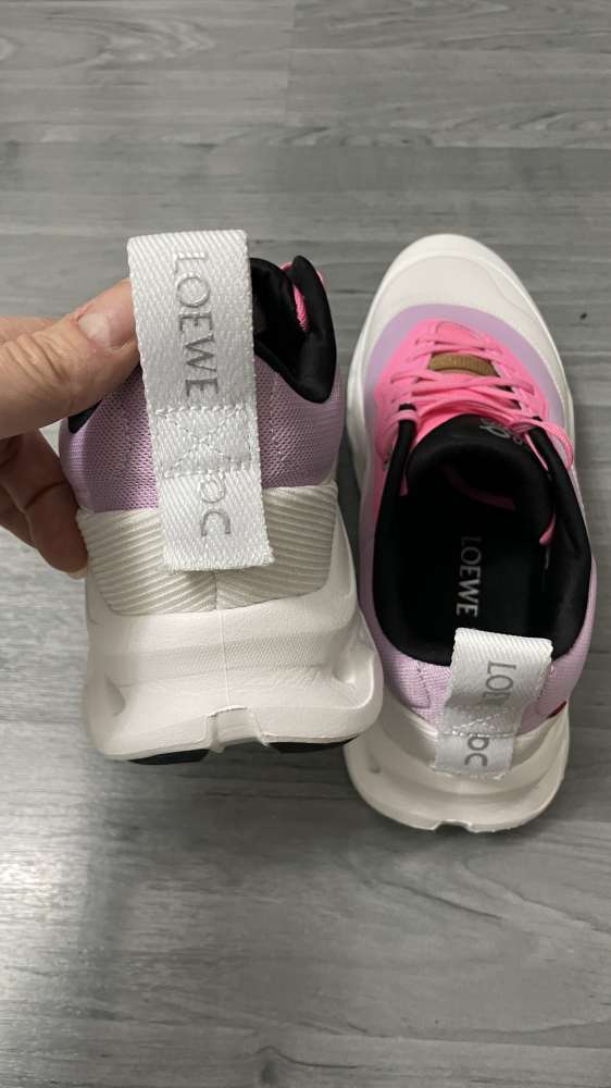 LOEWE x On Runing Cloudtilt Comfortable stylish women’s pink white.
