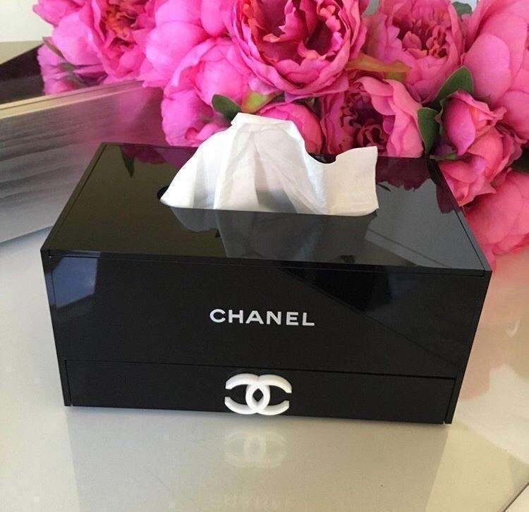 CHANEL DRŽIAK NA SERVÍTKY A ŠPERKOVNICA
