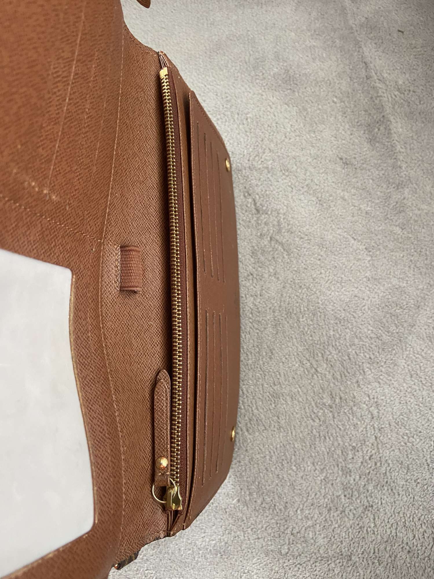 Louis Vuitton penazenka