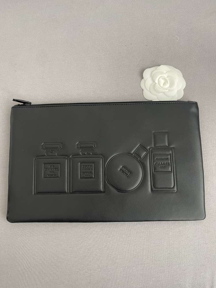 CHANEL POUCH