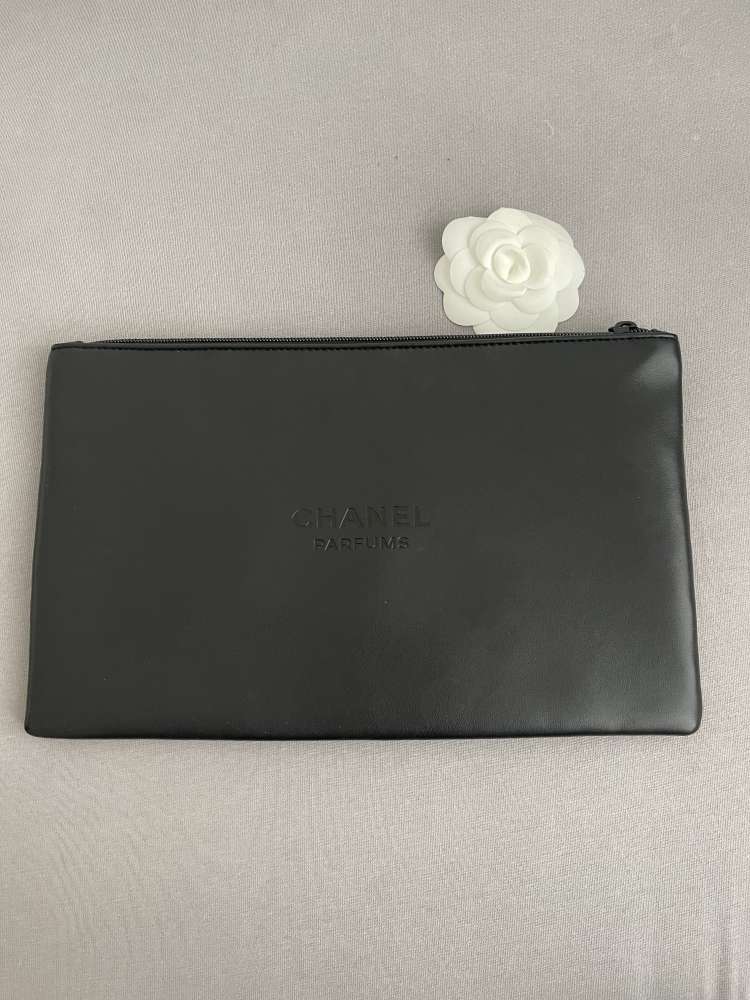 CHANEL POUCH