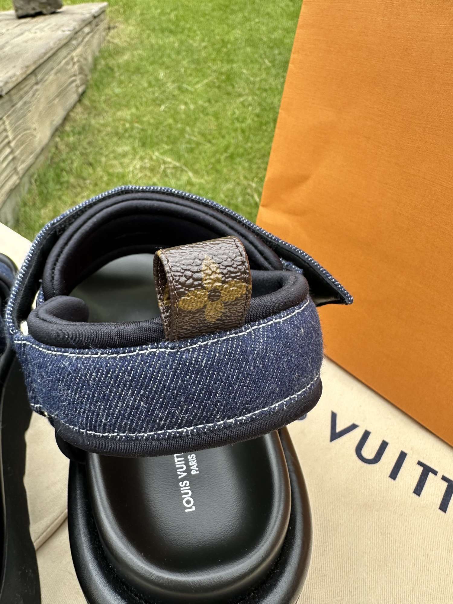 Sandále Louis Vuitton