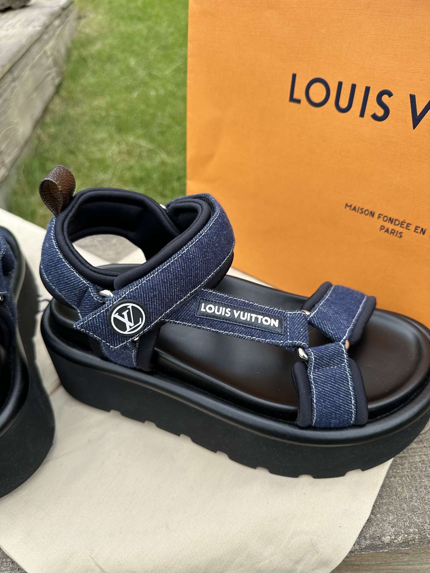 Sandále Louis Vuitton