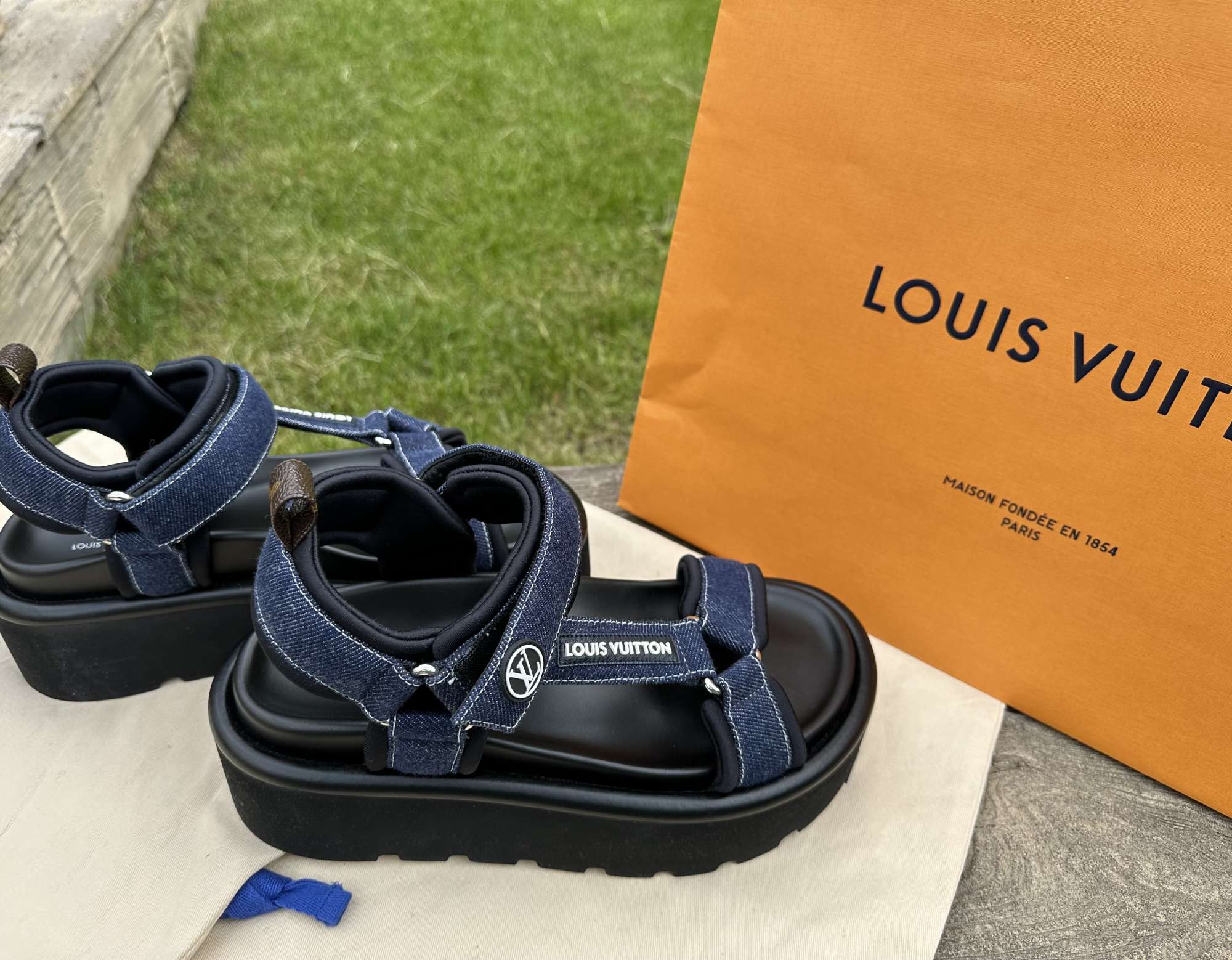 Sandále Louis Vuitton